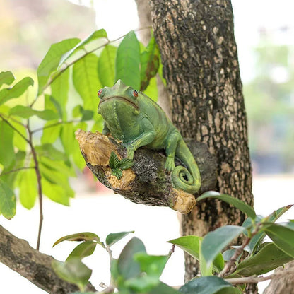 EcoGardn™ Wall Mounted Lizard Statue