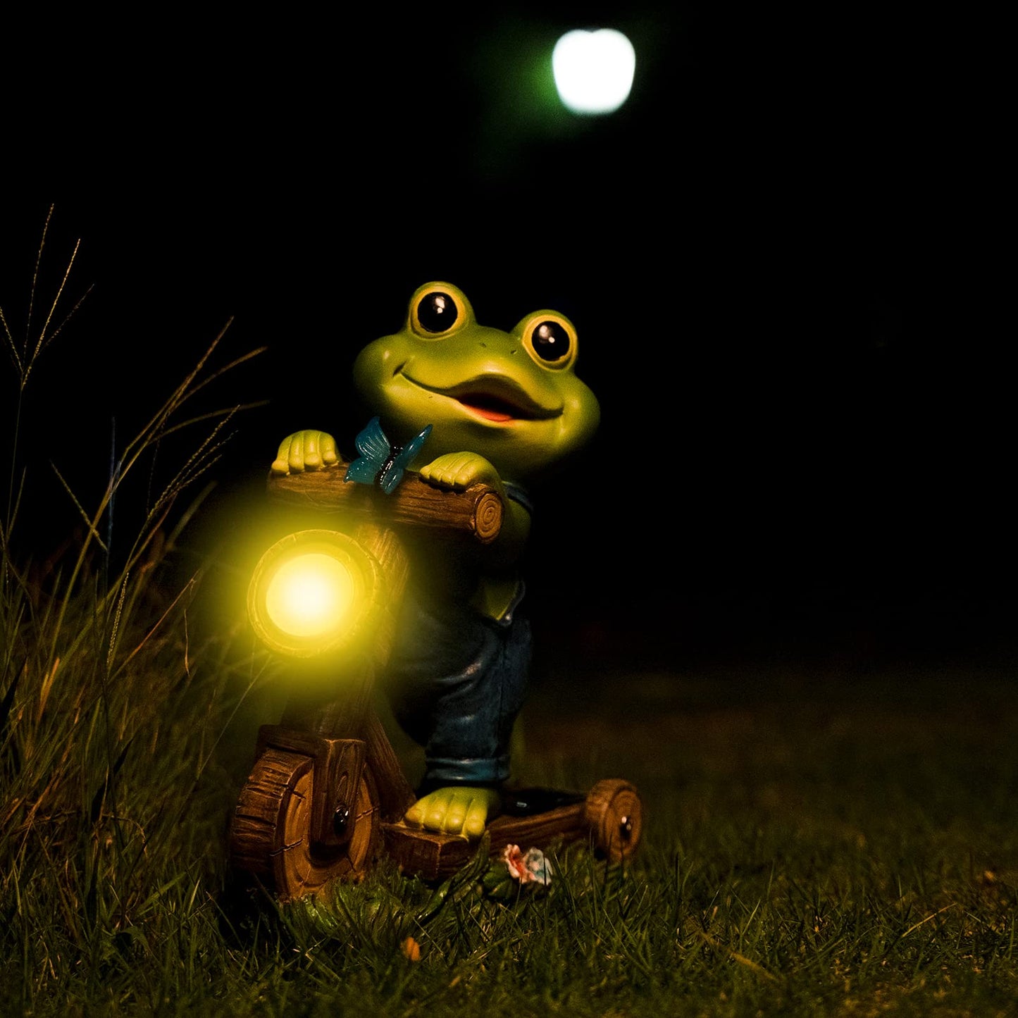 Solar Cycling Frog Lights Statues