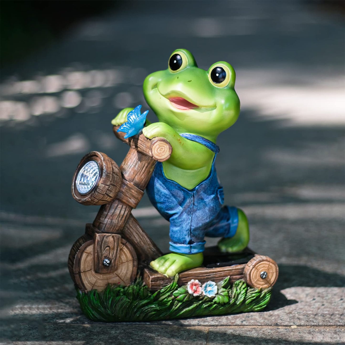 Solar Cycling Frog Lights Statues