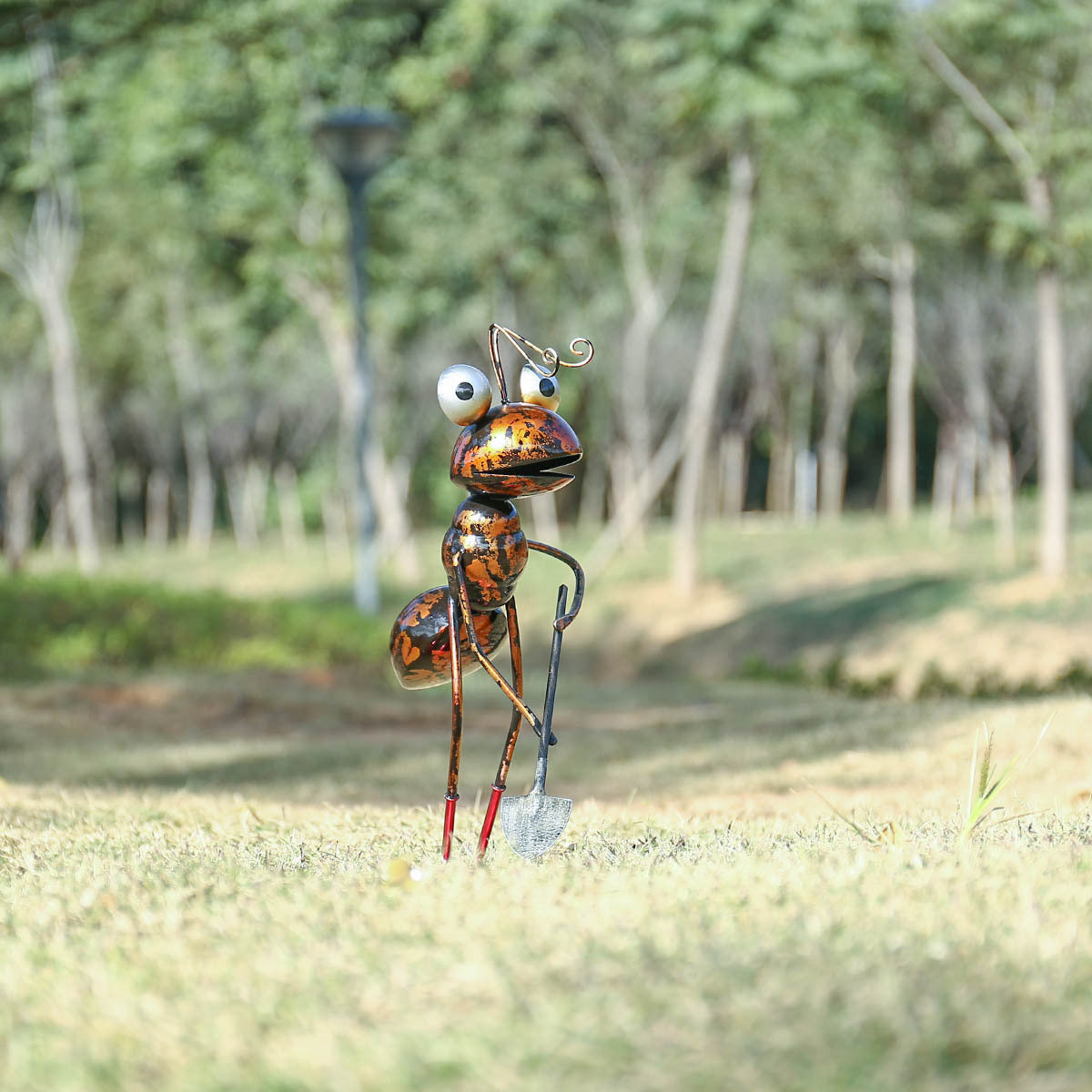 EcoGardn™ Metal Ant Sculpture