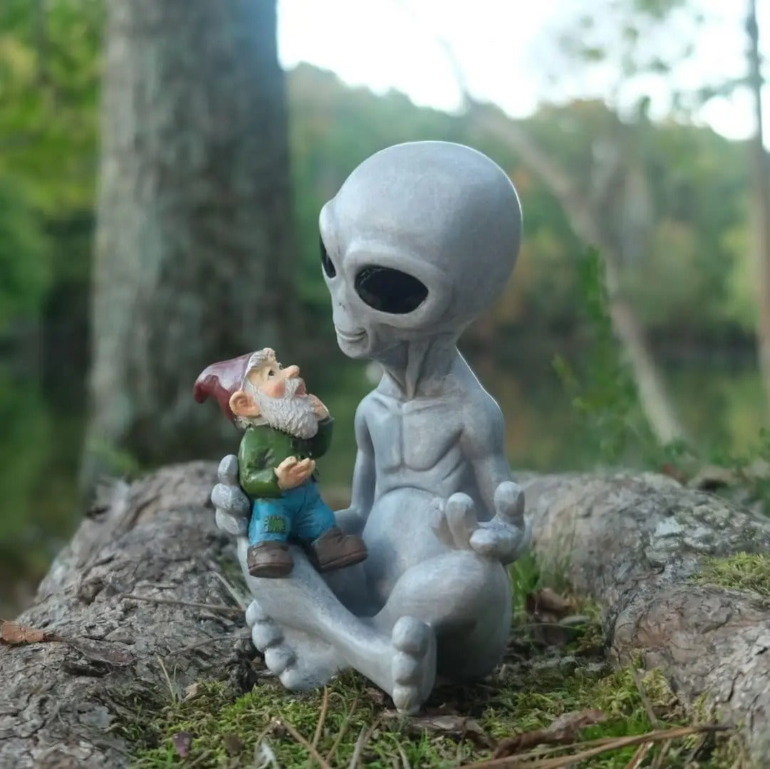 EcoGardn™ Alien and Gnome Statue