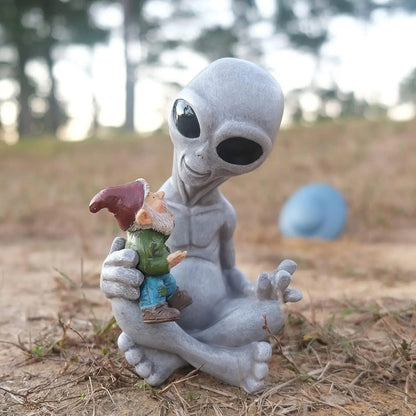 EcoGardn™ Alien and Gnome Statue